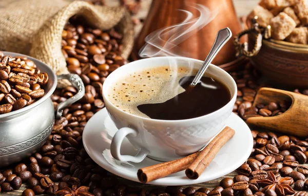 Eski arka plan üzerinde siyah kahve