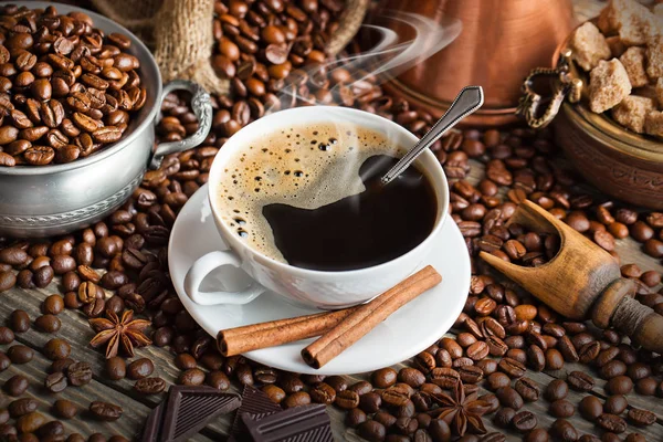 Eski arka plan üzerinde siyah kahve