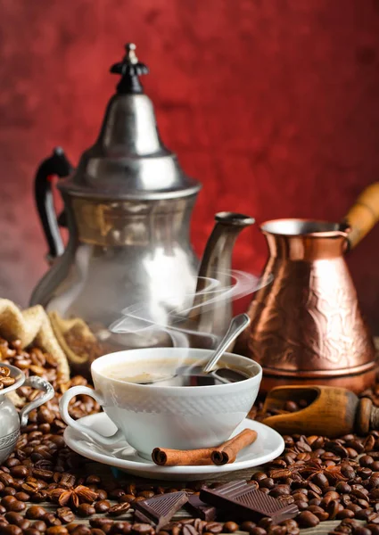 Eski arka plan üzerinde siyah kahve