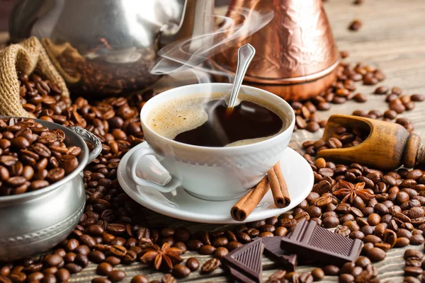 Eski arka plan üzerinde siyah kahve