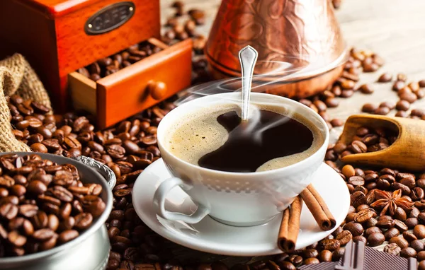 Eski arka plan üzerinde siyah kahve