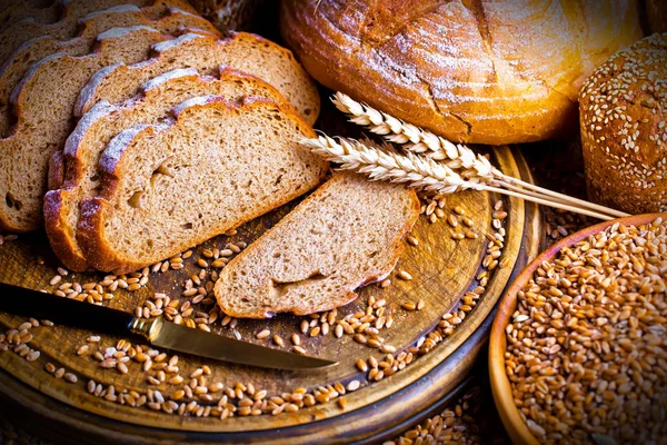 Masada çavdar ekmeği var.