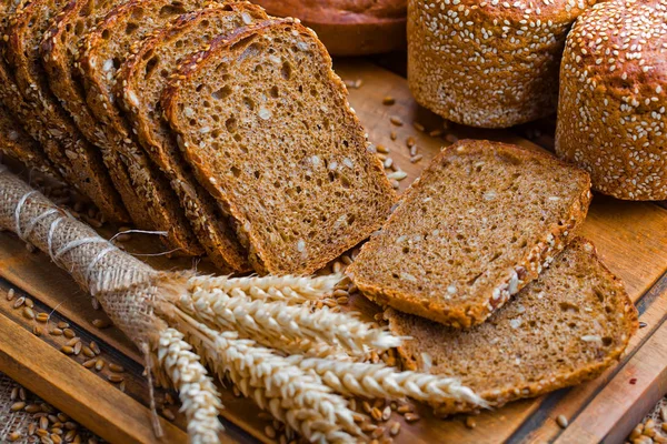 Masada çavdar ekmeği var.
