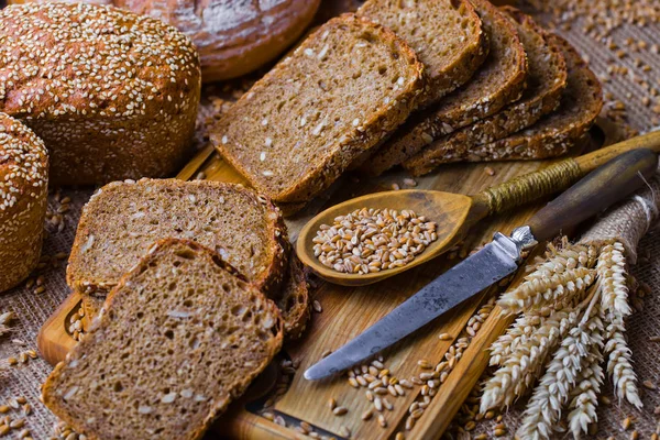 Masada çavdar ekmeği var.