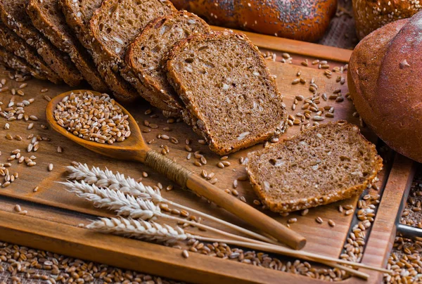 Masada çavdar ekmeği var.