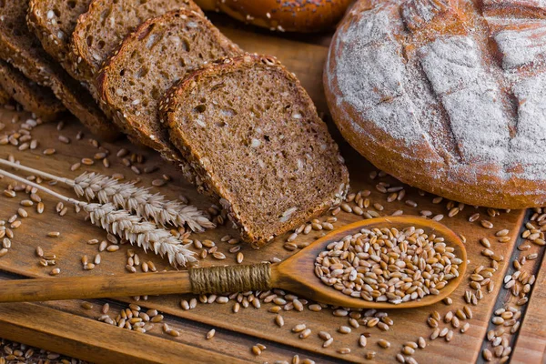 Masada çavdar ekmeği var.