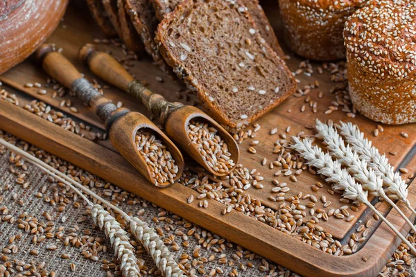 Masada çavdar ekmeği var.