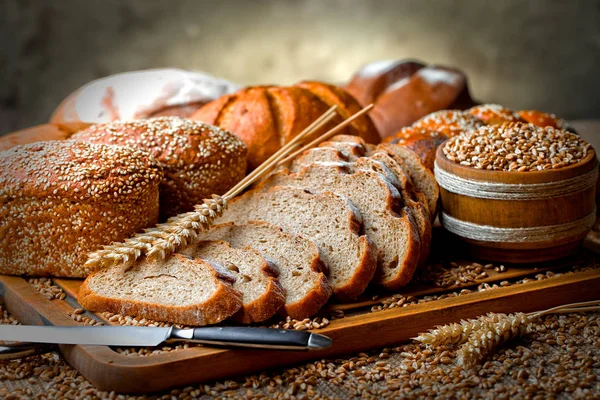 Masada çavdar ekmeği var.