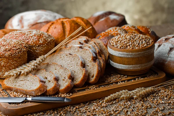 Masada çavdar ekmeği var.