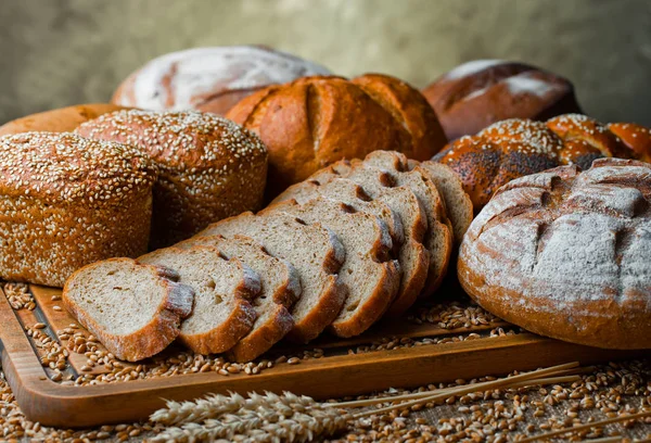 Masada çavdar ekmeği var.