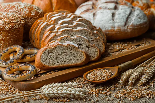 Masada çavdar ekmeği var.