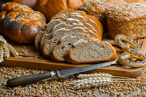 Masada çavdar ekmeği var.