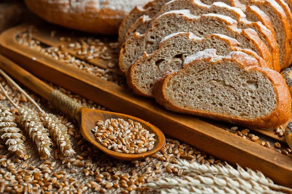 Masada çavdar ekmeği var.