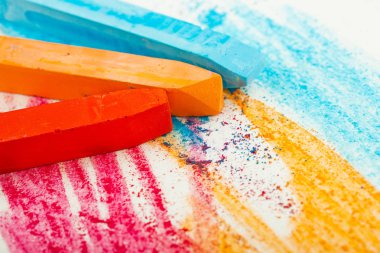 boya kalemi bir kağıt sayfası