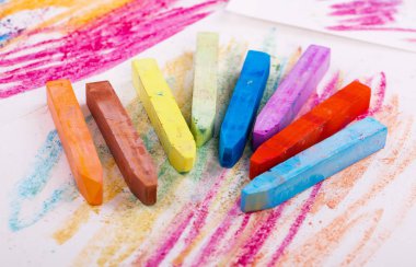 boya kalemi bir kağıt sayfası