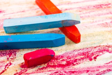 boya kalemi bir kağıt sayfası