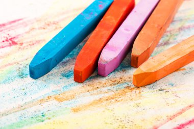 boya kalemi bir kağıt sayfası