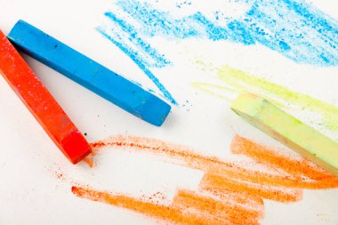 boya kalemi bir kağıt sayfası