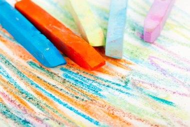 boya kalemi bir kağıt sayfası