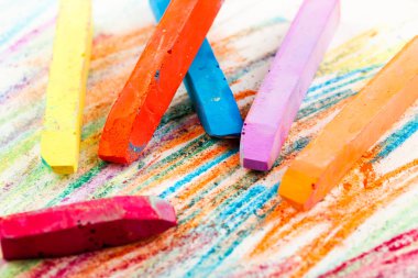 boya kalemi bir kağıt sayfası