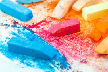 boya kalemi bir kağıt sayfası