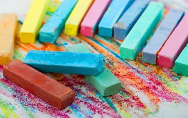 boya kalemi bir kağıt sayfası