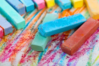 boya kalemi bir kağıt sayfası