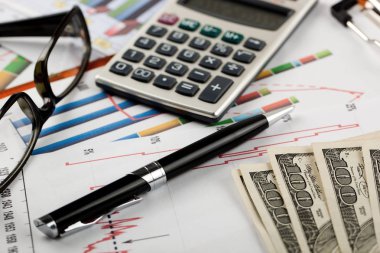 Masada ofiste iş nesneleri