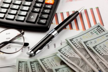 Masada ofiste iş nesneleri