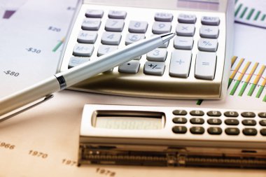 Masada ofiste iş nesneleri