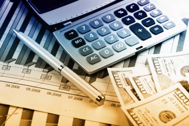 Masada ofiste iş nesneleri