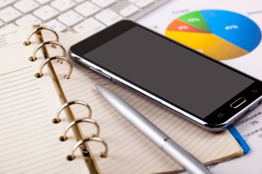 Masada ofiste iş nesneleri