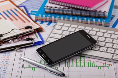 Masada ofiste iş nesneleri