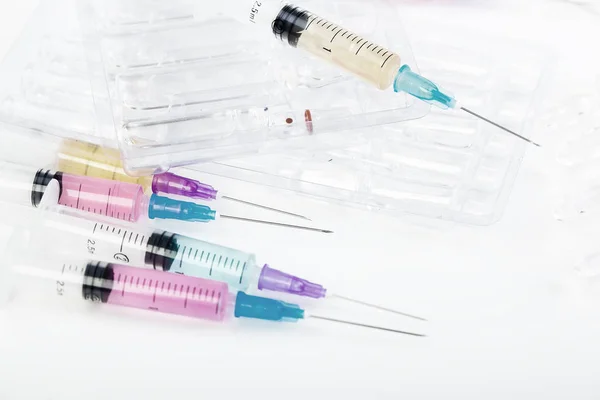 Seringues Médicales Injectables Sur Fond Blanc — Photo