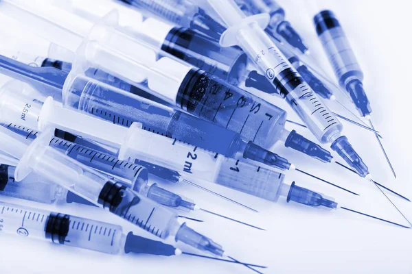 Medische Spuiten Voor Injectie Een Witte Achtergrond — Stockfoto