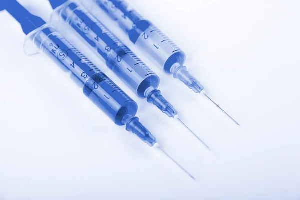 Medische Spuiten Voor Injectie Een Witte Achtergrond — Stockfoto