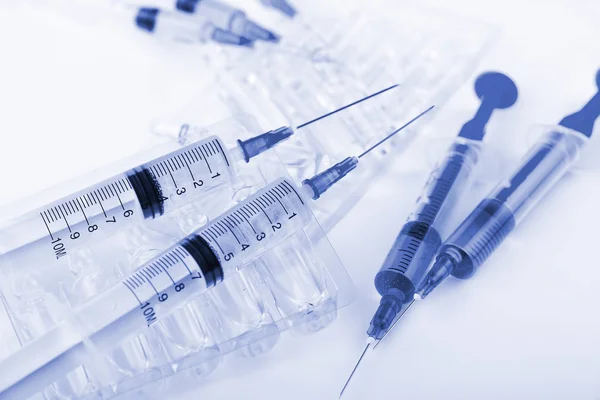 Medische Spuiten Voor Injectie Een Witte Achtergrond — Stockfoto