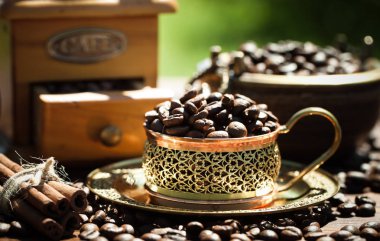 Eski arka plan üzerinde kahve siyah