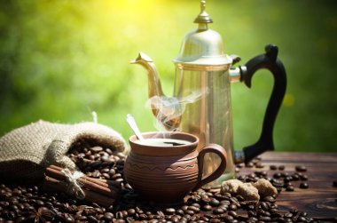 Eski arka plan üzerinde kahve siyah