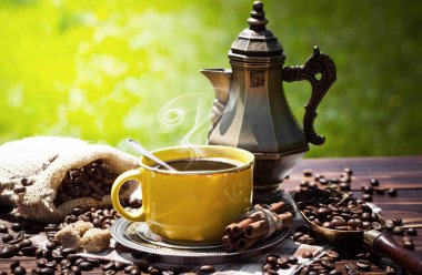 Eski arka plan üzerinde kahve siyah