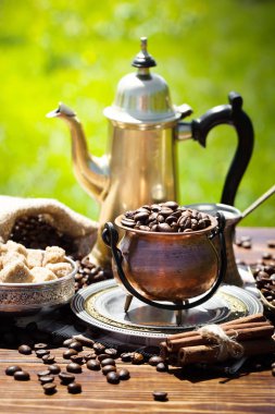 Eski arka plan üzerinde kahve siyah