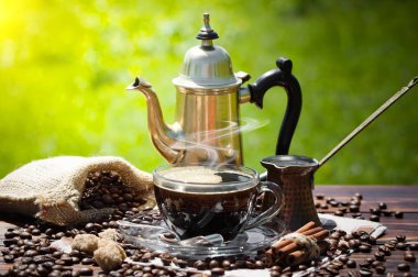 Eski arka plan üzerinde kahve siyah