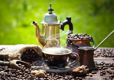 Eski arka plan üzerinde kahve siyah