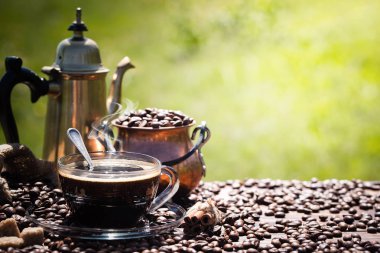 Eski arka plan üzerinde kahve siyah