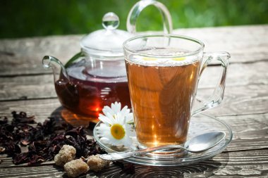 Eski arka plan üzerinde çay