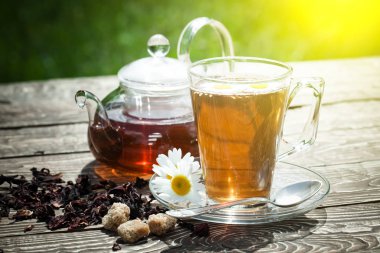 Eski arka plan üzerinde çay