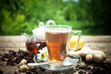 Eski arka plan üzerinde çay