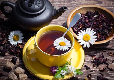 Eski arka plan üzerinde çay