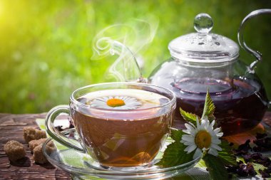 Eski arka plan üzerinde çay