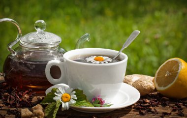 Eski arka plan üzerinde çay